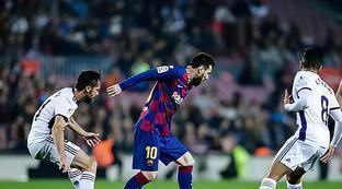 而更加引人 而更加引人